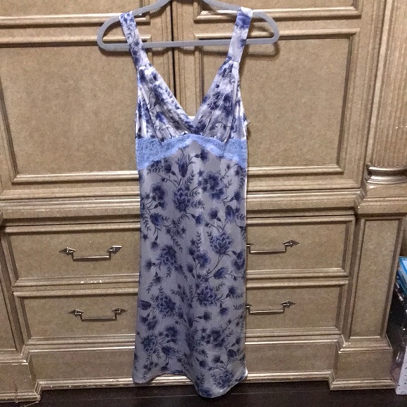 COPY - MORGAN TAYLOR SILKY LIKE NIGHTGOWN - Picture 4 of 5